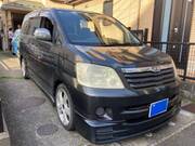 2004 TOYOTA NOAH