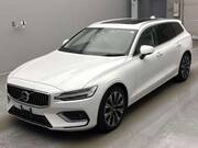 2022 VOLVO V60