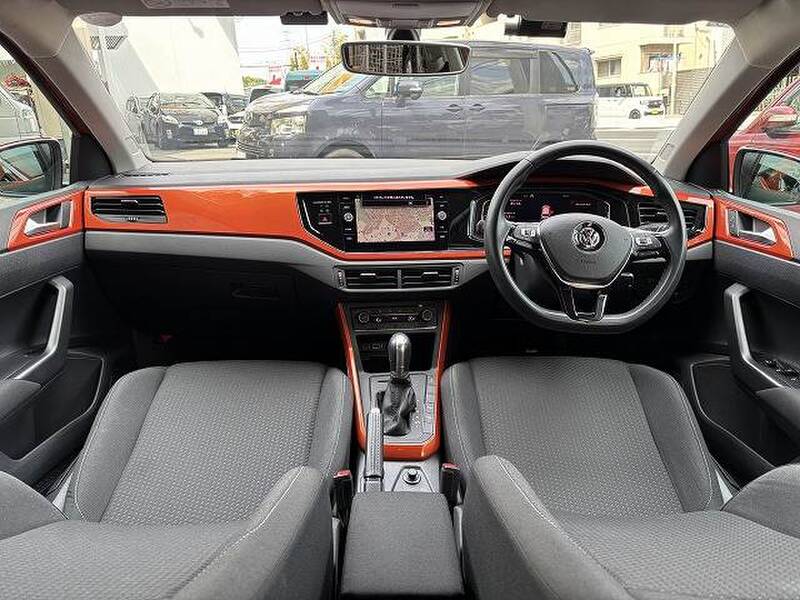 VOLKSWAGEN POLO