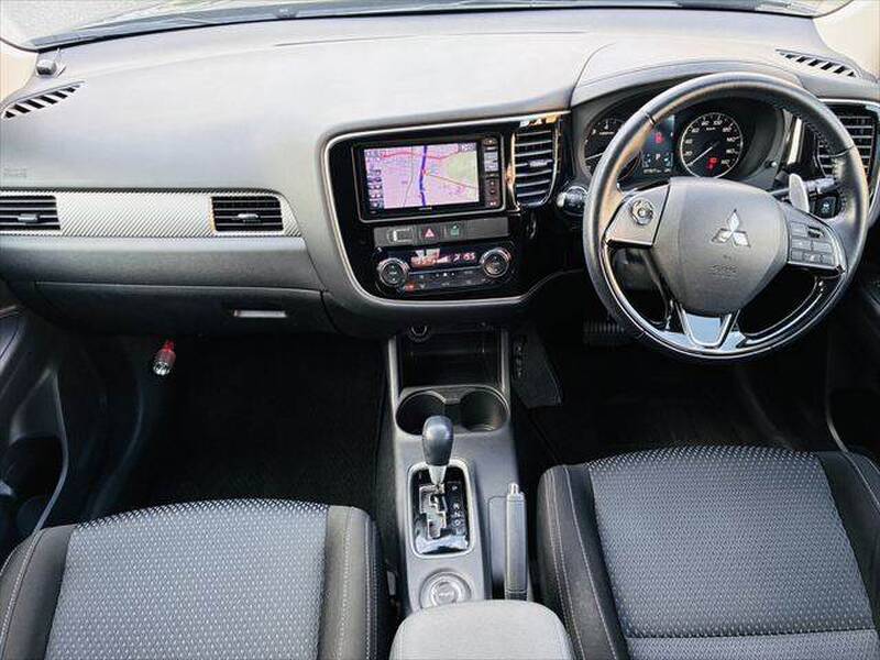 MITSUBISHI OUTLANDER