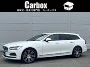 2022 VOLVO V90