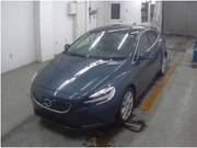 2017 VOLVO V40