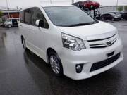 2013 TOYOTA NOAH SI