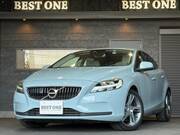 2017 VOLVO V40