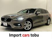 2021 VOLVO V60