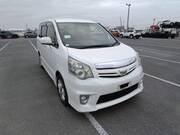 2011 TOYOTA NOAH