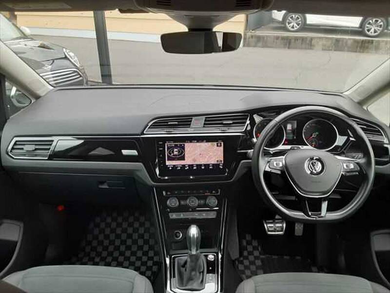 VOLKSWAGEN GOLF TOURAN
