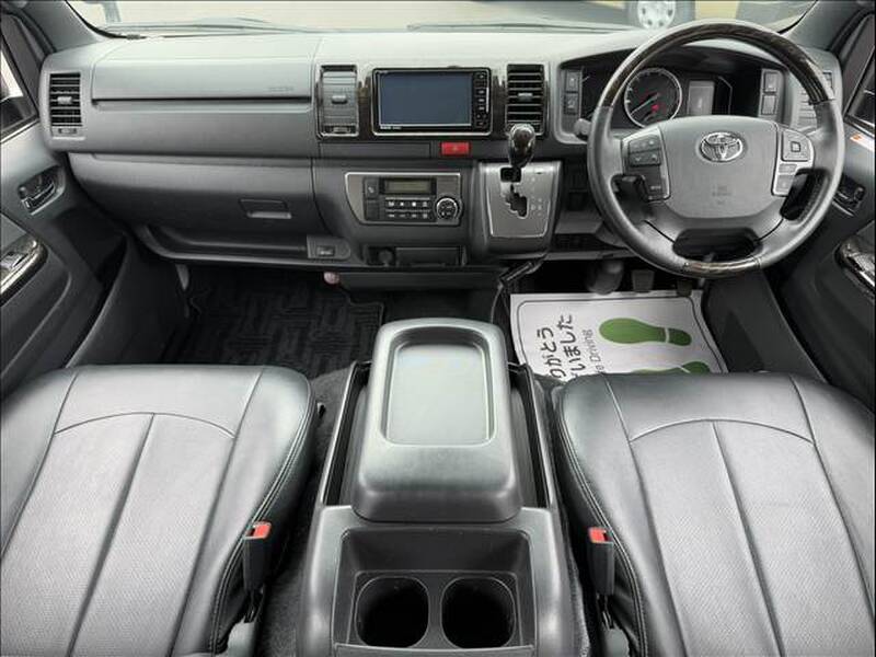 TOYOTA HIACE VAN