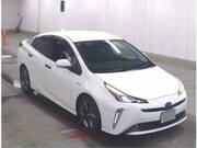 2019 TOYOTA PRIUS