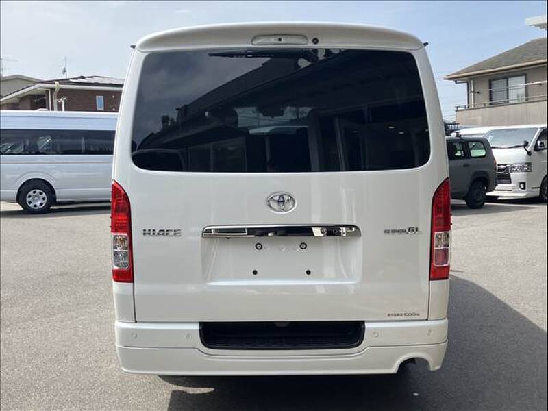 TOYOTA HIACE VAN