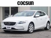 2017 VOLVO V40