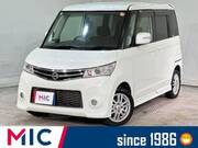 2011 NISSAN ROOX
