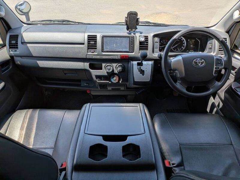 TOYOTA HIACE VAN