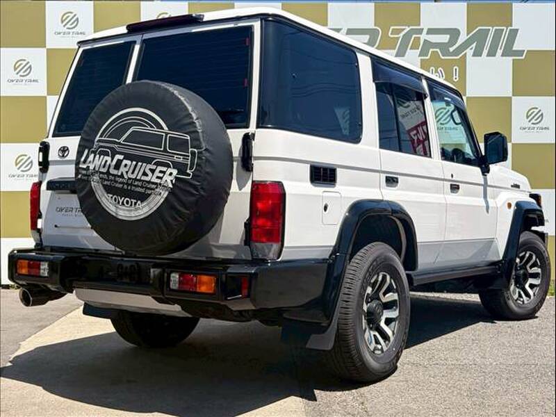 TOYOTA LAND CRUISER