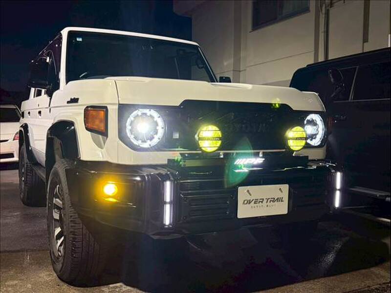 TOYOTA LAND CRUISER