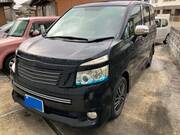 2010 TOYOTA VOXY
