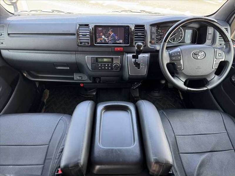 TOYOTA HIACE VAN