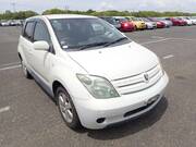 2004 TOYOTA IST