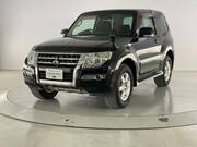 2015 MITSUBISHI PAJERO