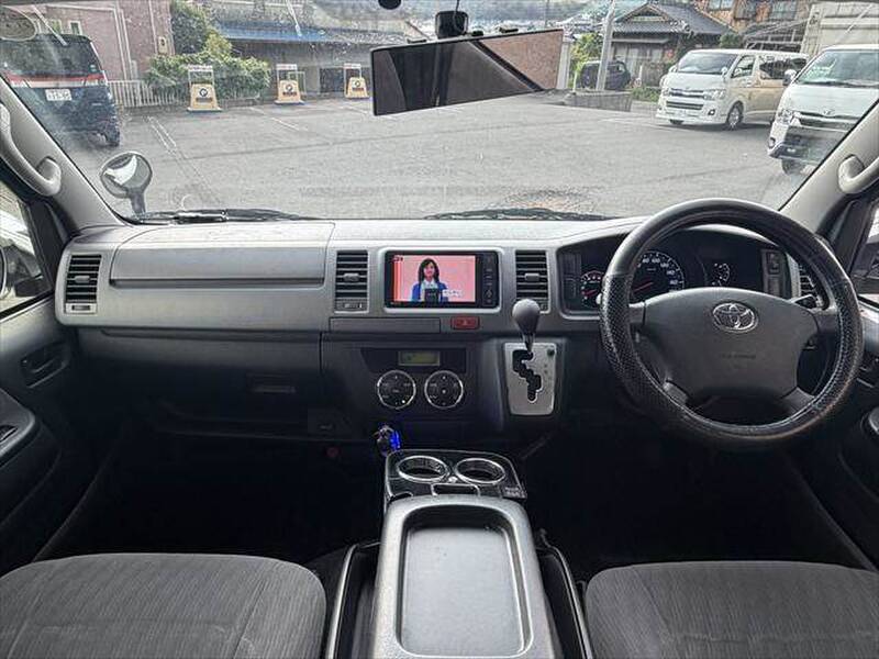 TOYOTA HIACE VAN