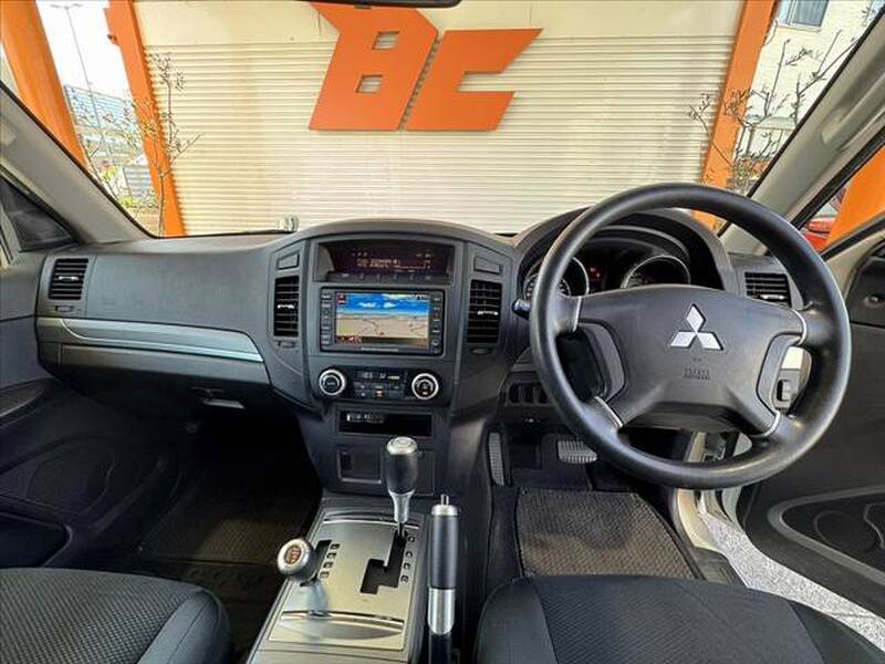MITSUBISHI PAJERO (MONTERO)