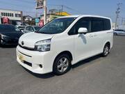 2010 TOYOTA VOXY