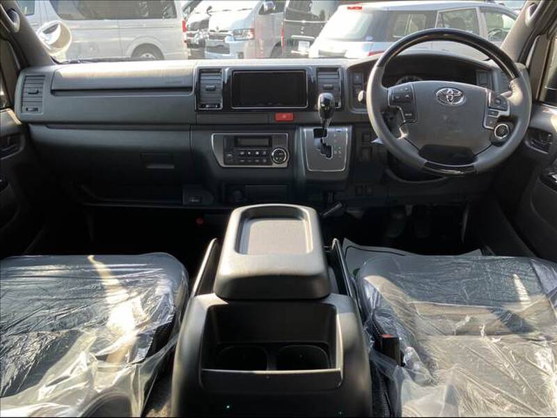 TOYOTA HIACE VAN