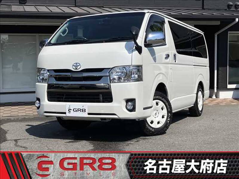 TOYOTA HIACE VAN
