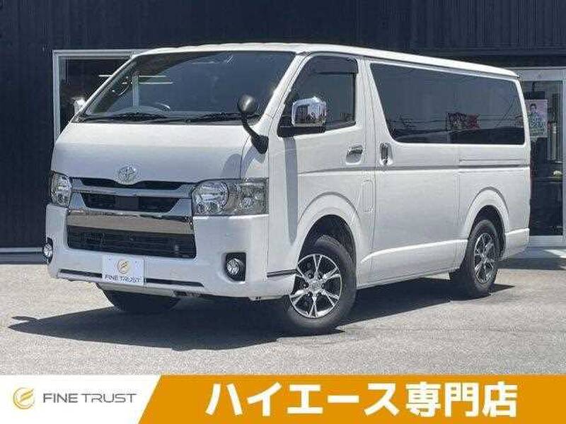 TOYOTA HIACE VAN