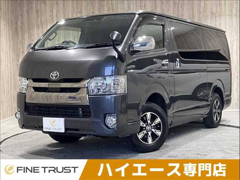 TOYOTA HIACE VAN