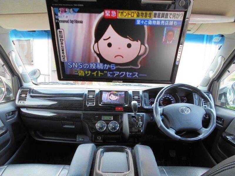 TOYOTA HIACE VAN