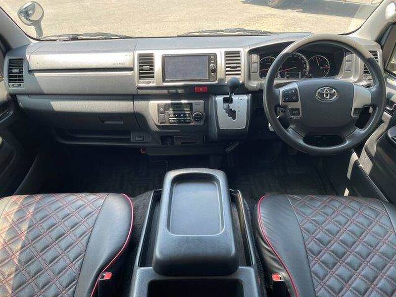 TOYOTA HIACE VAN