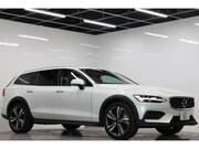 2022 VOLVO V60