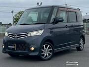 2011 NISSAN ROOX