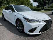 2019 LEXUS ES