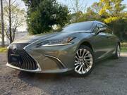 2019 LEXUS ES