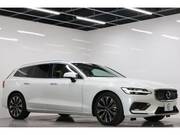2022 VOLVO V60