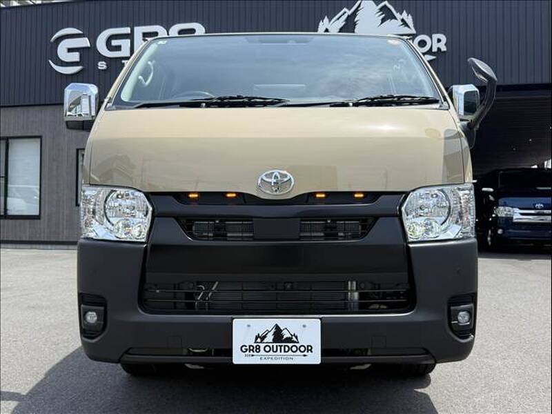 TOYOTA HIACE VAN