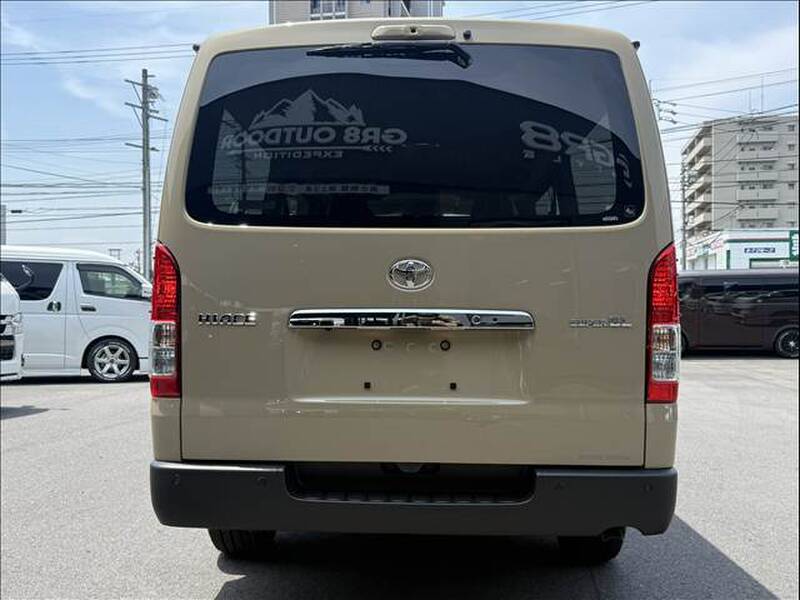 TOYOTA HIACE VAN