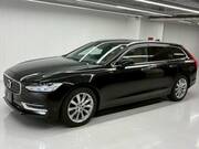 2018 VOLVO V90