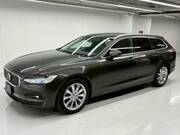 2021 VOLVO V90