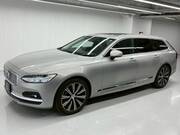2023 VOLVO V90