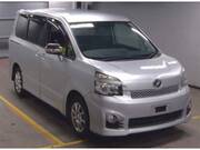 2011 TOYOTA VOXY