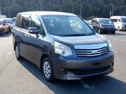 2011 TOYOTA NOAH