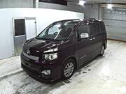 2010 TOYOTA VOXY