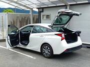 2019 TOYOTA PRIUS