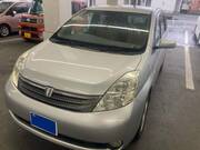 2005 TOYOTA ISIS L