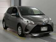 2017 TOYOTA VITZ HYBRID　F