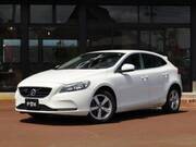 2015 VOLVO V40