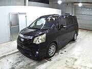 2010 TOYOTA NOAH